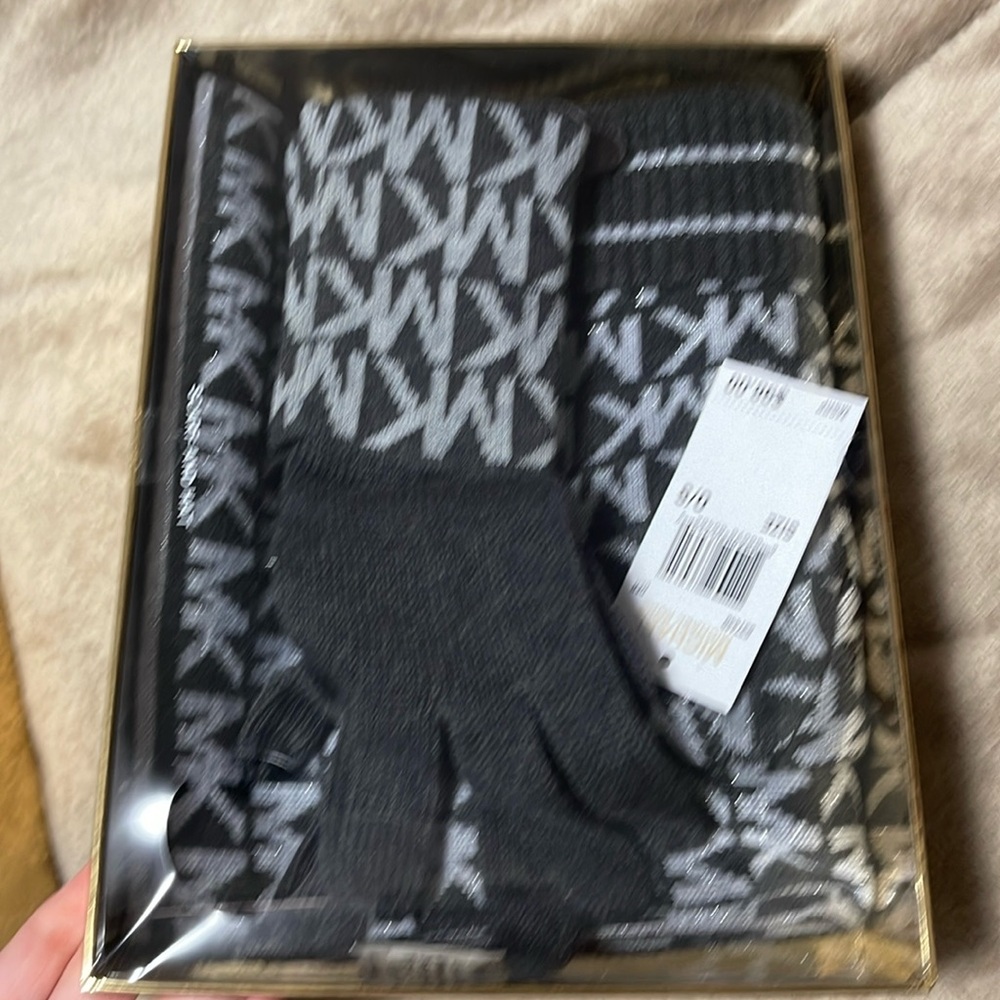 Beautiful Micheal Kors gift set hat, gloves and scarf in light and darkgray